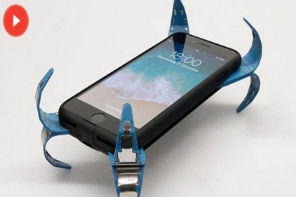 4 ayak üzerine düşen telefon kılıfı