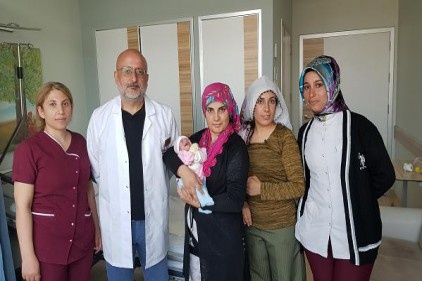 7 aylık bebek hayata tutundu