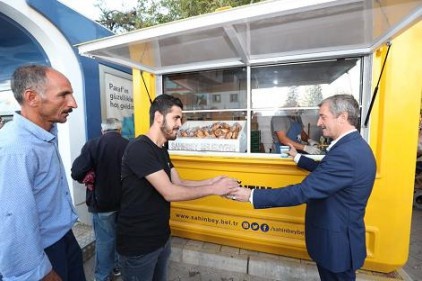 16 ayrı noktada çorba ikramı vatandaşa iyi geliyor