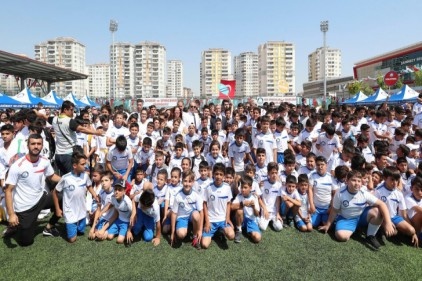 17 ayrı spor dalından mezun olanlar gösteri yaptı
