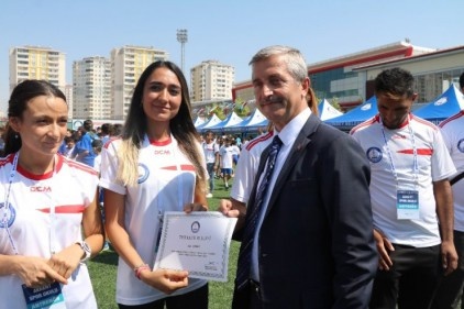 6 bin 917 genç, yaz okulundan mezun oldu 