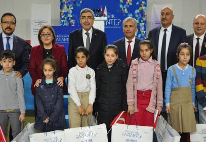 6 bin 300 öğrenciye okul kıyafeti yardımı yapıldı