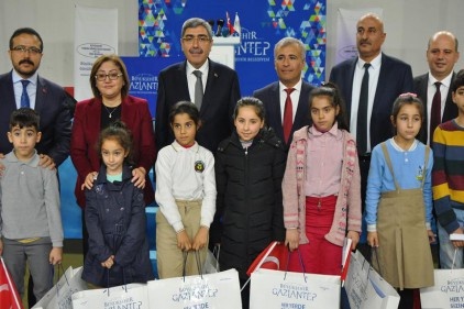 6 bin 300 öğrenciye okul kıyafeti yardımı yapıldı