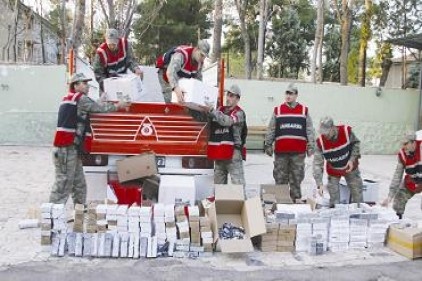 60 bin adet gümrük kaçağı batarya ele geçirdi