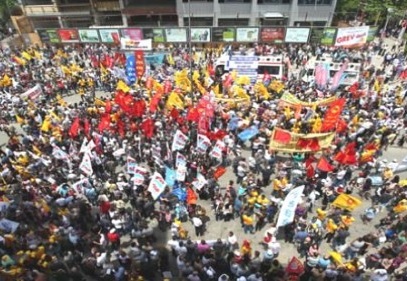 100 bin kamu çalışanı iş bıraktı