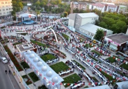 2 bin kişi iftar sofrasında buluşturuldu 
