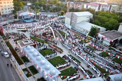 2 bin kişi iftar sofrasında buluşturuldu 