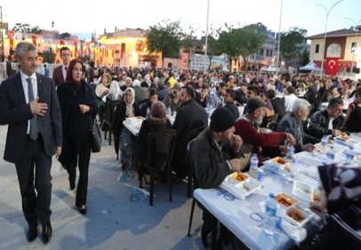 5 bin kişi iftarda bir araya geldi