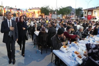 5 bin kişi iftarda bir araya geldi