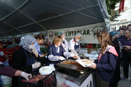 300 bin kişiye iftar yemeği verilecek