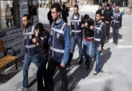 4 bin lira değerinde gıda malzemesi ve sigara çaldılar