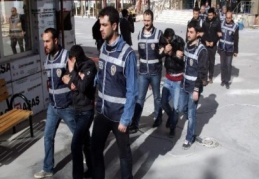 4 bin lira değerinde gıda malzemesi ve sigara çaldılar