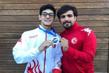 6 bin metre açık su yarışında Dünya Şampiyonu oldu