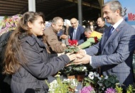 80 bin mevsimlik çiçeğin son 10 bini Semt Pazarı’nda dağıtıldı