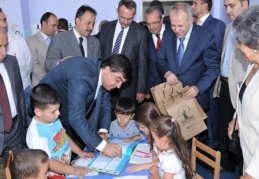 15 bin öğrenciye kırtasiye malzemesi yardımı yapılıyor