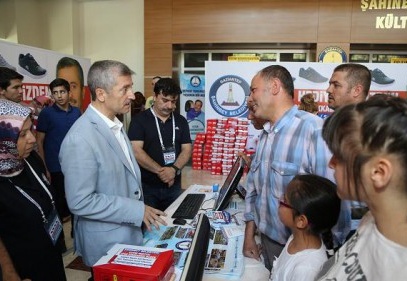 130 bin öğrenciye spor ayakkabısı dağıtıldı