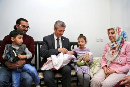 80 bininci bebeğe hoş geldin dedi