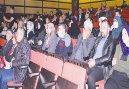 300 böbrek nakli hastasından 150 hasta donörleri ile birlikte ilk derse katıldı