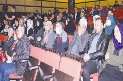 300 böbrek nakli hastasından 150 hasta donörleri ile birlikte ilk derse katıldı