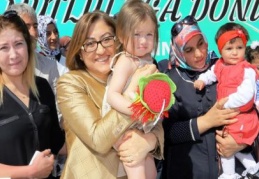 23 çift bebek sahibi olmanın mutluluğunu yaşadı