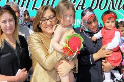 23 çift bebek sahibi olmanın mutluluğunu yaşadı