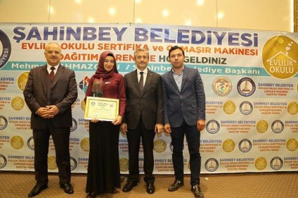 81 çift, sertifikalarını ve çamaşır makinalarını aldı