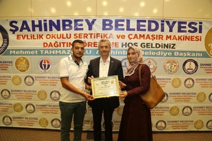 90 çift sertifikalarını ve çamaşır makinalarını aldı