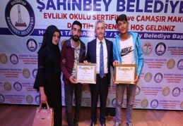 186 çift, törenle sertifika ve çamaşır makinalarını aldı