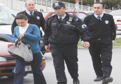 3 çocuk annesi kadının çantasında uyuşturucu çıktı