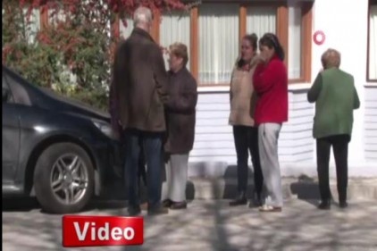 2 çocuk annesi 12&#039;nci kattan düştü