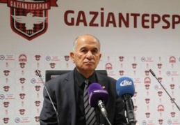 "55 dakika 10 kişi oynamak zorunda kaldık"