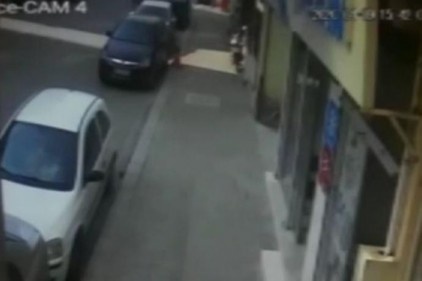 15 dakikada 2 motosiklet çalan hırsızlar yakalandı