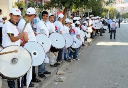 300 davulcu ve zurnacı ile karşılandı