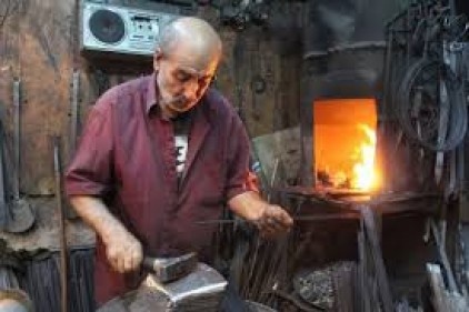 60 derecelik sıcakta kebap şişi üretiyorlar 
