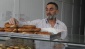 5 dil biliyor ama o bir garson