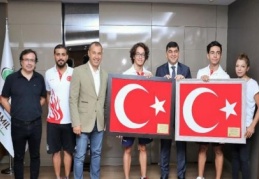 3 dünya derecesi ile döndüler