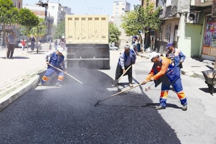 7 ekip ile 7 farklı bölgede asfalt yapıyor