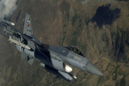 12 F-16 ile Suriye sınırında devriye uçuşu yaptı