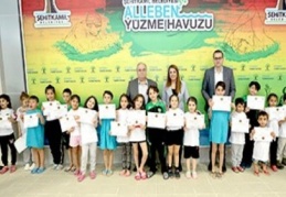 12 farklı kategoride 300’ün üzerinde sporcu kulaç attı