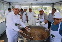 9 farklı noktada aşure ikramı yapıldı