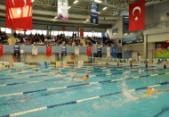 22 farklı spor kulübünden 696 sporcu kulaç attı 