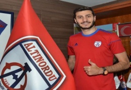 8 futbolcudan ikisi takımdan ayrıldı