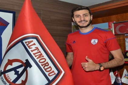 8 futbolcudan ikisi takımdan ayrıldı