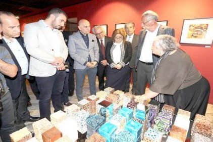 1. Gaziantep Uluslararası Sanat Çalıştayı&#8221;nda yapılan eserler sanat severler ile buluştu