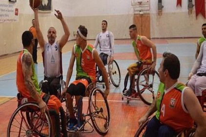  Gaziantepspor Tekerlekli Sandalye Basketbol Takımı, deplasmanda oynayacağı Karabük maçının hazırlıklarını sürdürüyor.