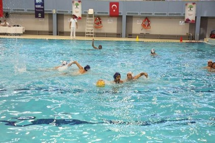 5. Geleneksel Sutopu Cumhuriyet Kupası havuzda bol gollü müsabakalara sahne oldu
