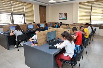 19 gençlik kütüphanesinde faaliyetler sürüyor