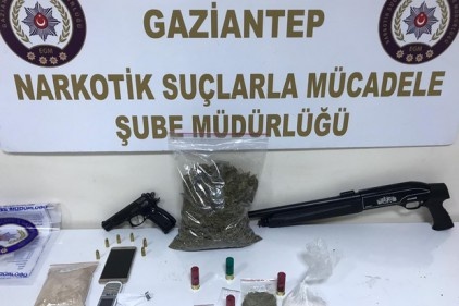 700 gram esrar, 180 gram eroin ele geçirildi