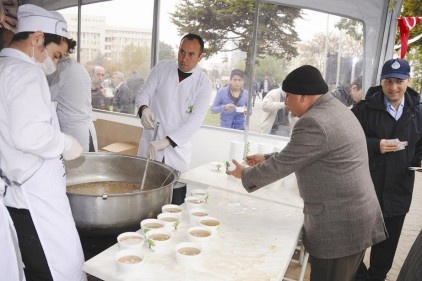 7 Günde 100 bin kişiye aşure dağıtılacak