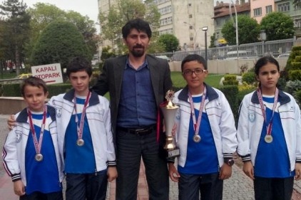 26 ilden Şahinbey Belediye Gençlik ve Spor Kulübü satranç takımı ikici oldu